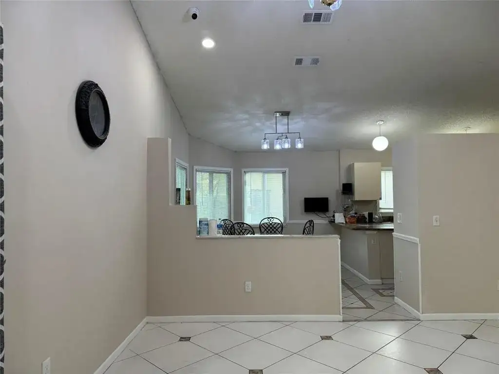 1038 W Jasmine Lane, North Lauderdale FL 33068 photo 2