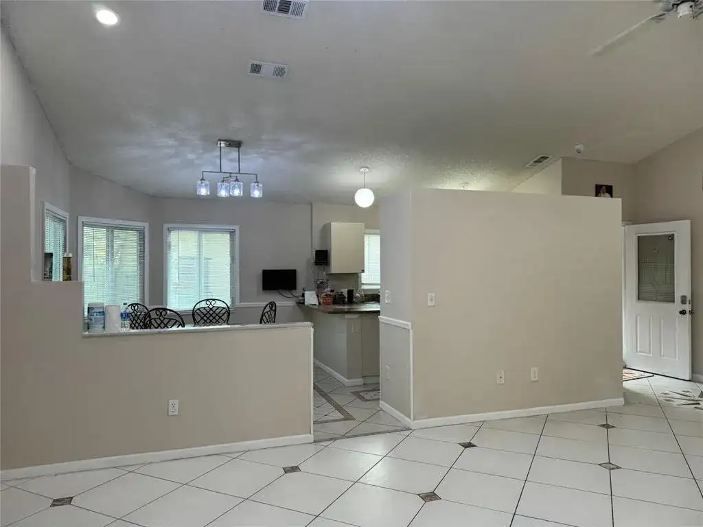 1038 W Jasmine Lane, North Lauderdale FL 33068 photo 4