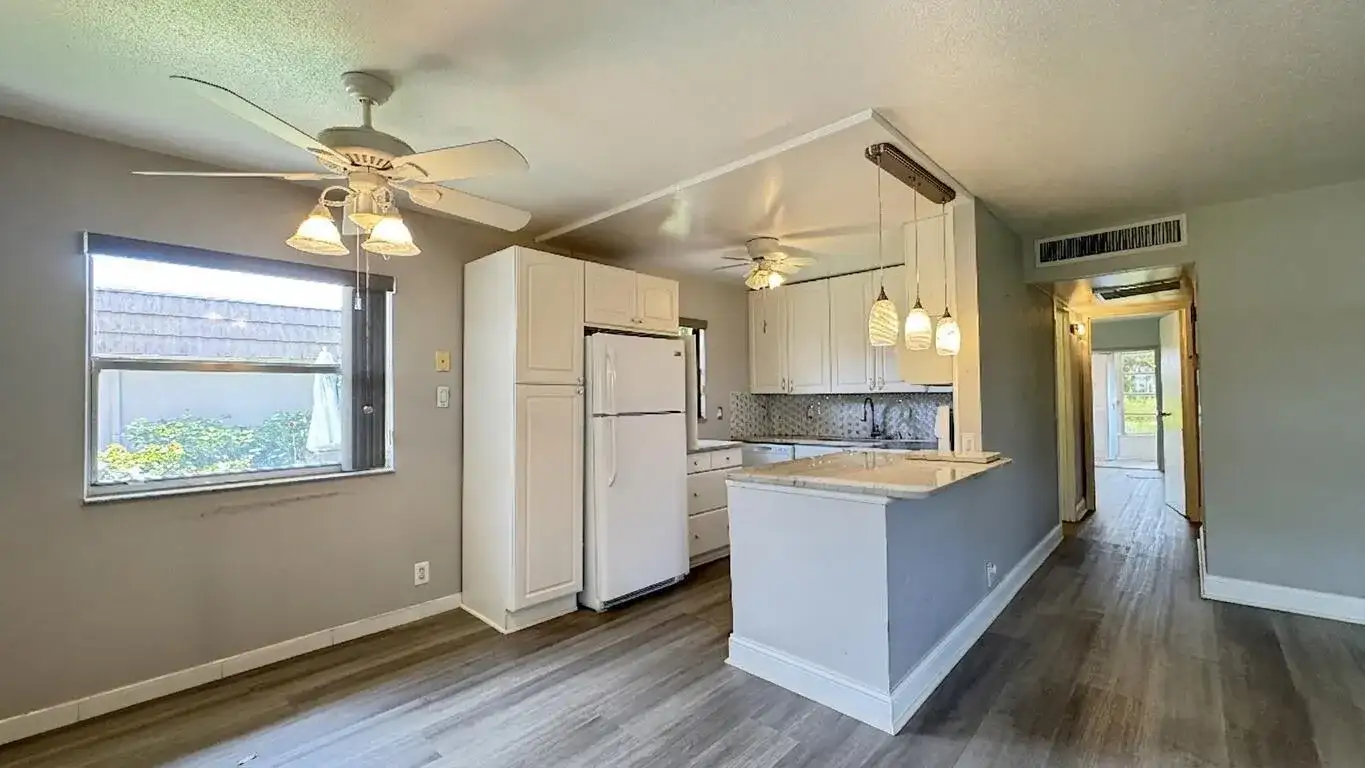 220 Seville J, Delray Beach FL 33446 photo 4