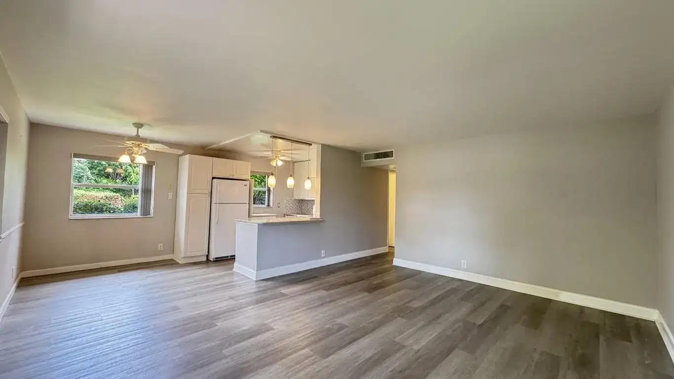 220 Seville J, Delray Beach FL 33446 photo 5