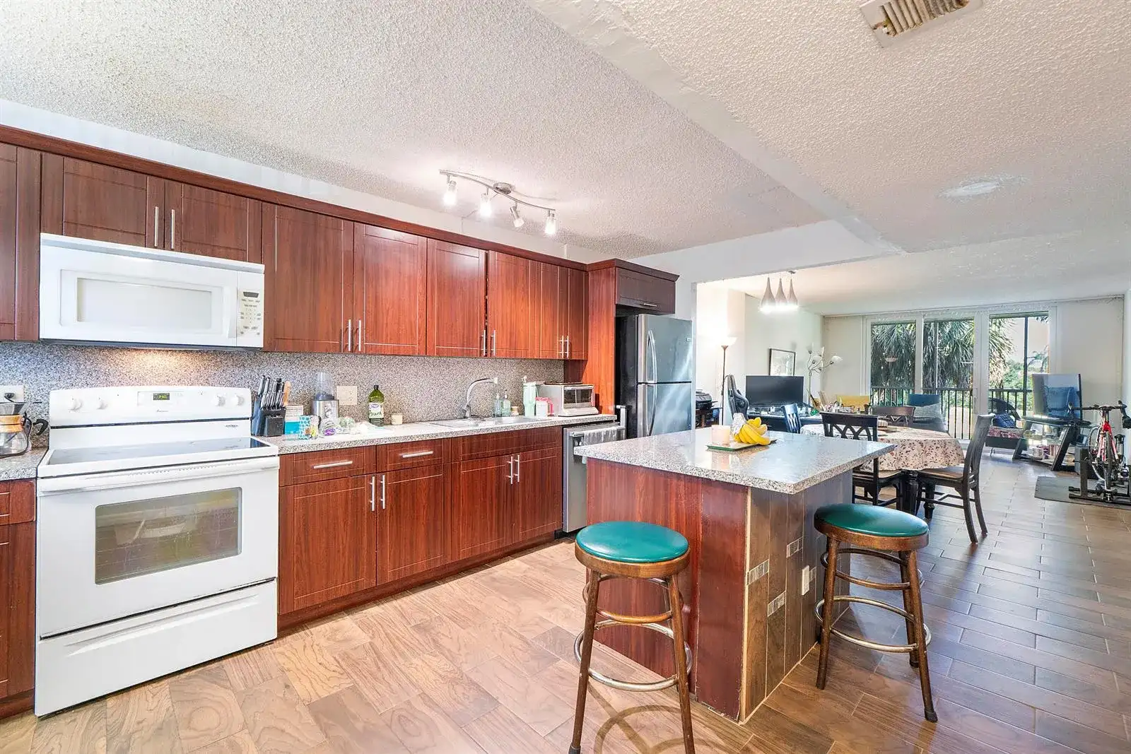 250 Jacaranda Drive # 308, Plantation FL 33324 photo 2
