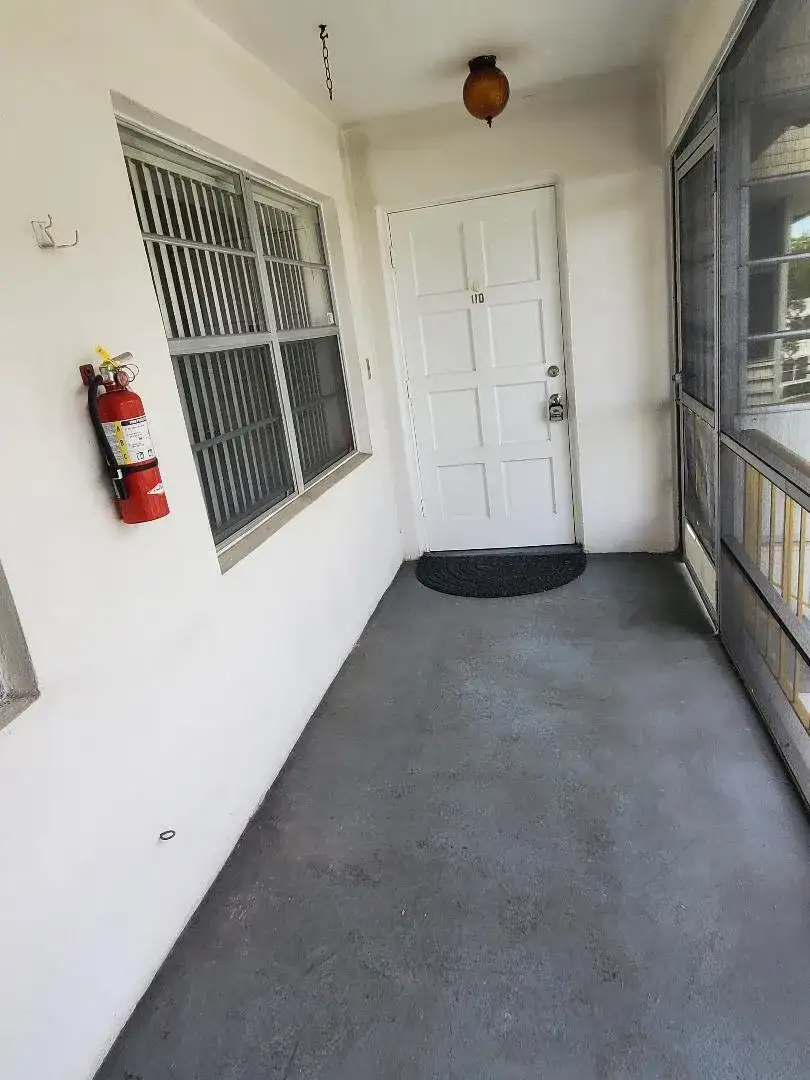 110 Stratford H, West Palm Beach FL 33417 photo 2