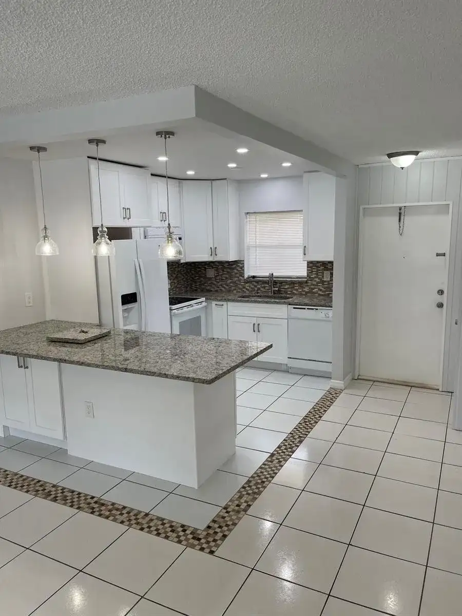 440 SE 2nd Avenue # 5, Deerfield Beach FL 33441 photo 2