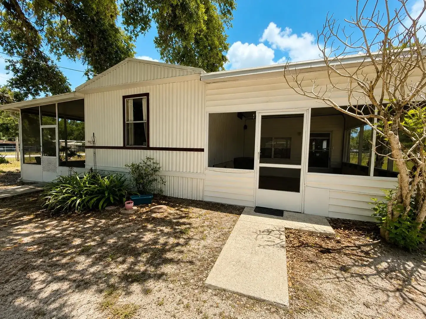 482 Palmetto Avenue, FL 33935 photo 2