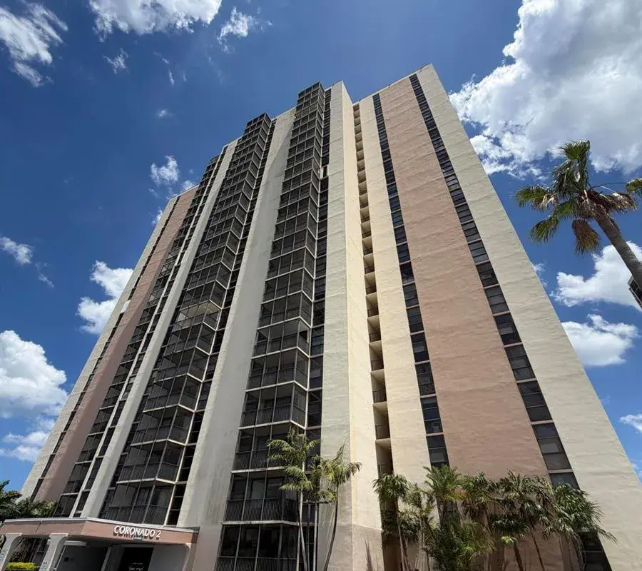 20301 W Country Club Drive # 329, Aventura FL 33180