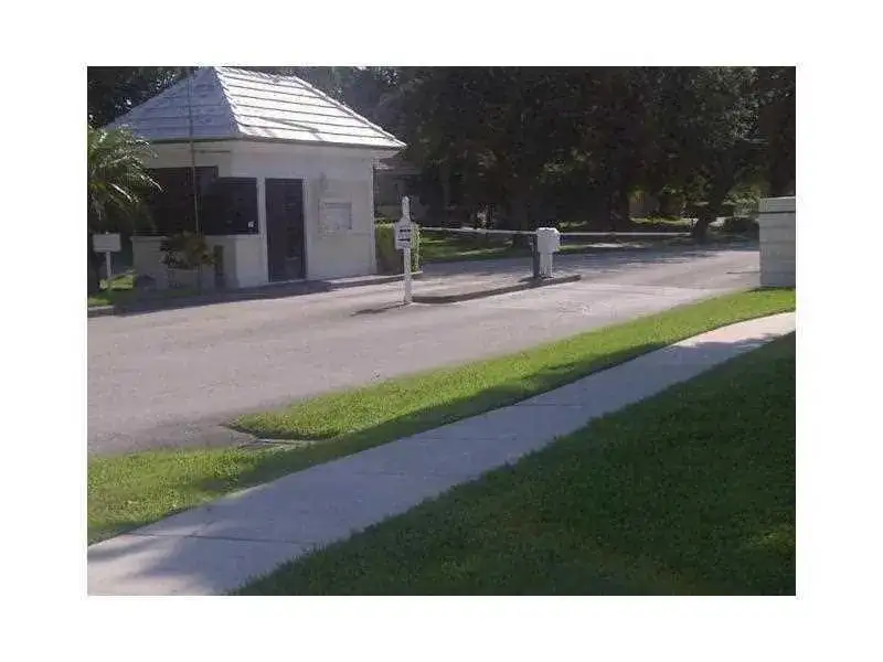 3650 Whitehall Drive # 403, West Palm Beach FL 33401 photo 5