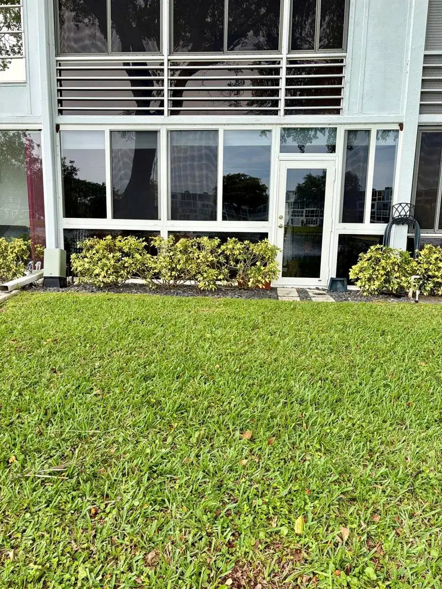 1044 Cambridge C, Deerfield Beach FL 33442 photo 4