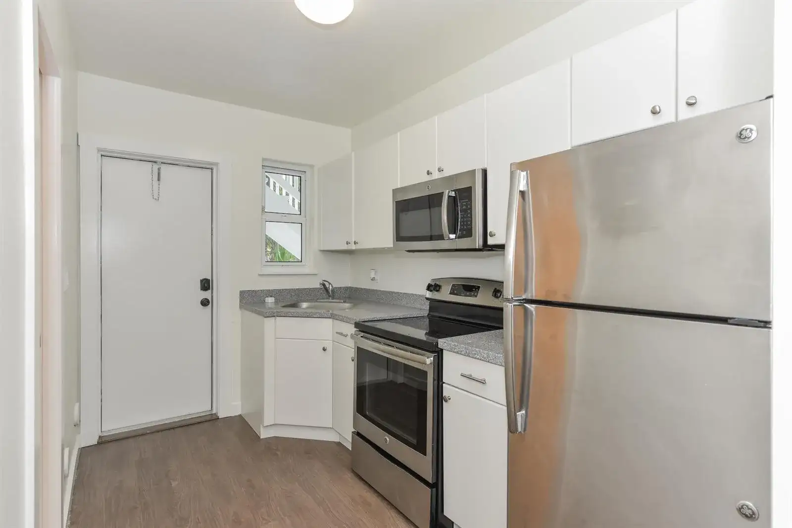 717 2nd Ave # 5, FL 33460 photo 2