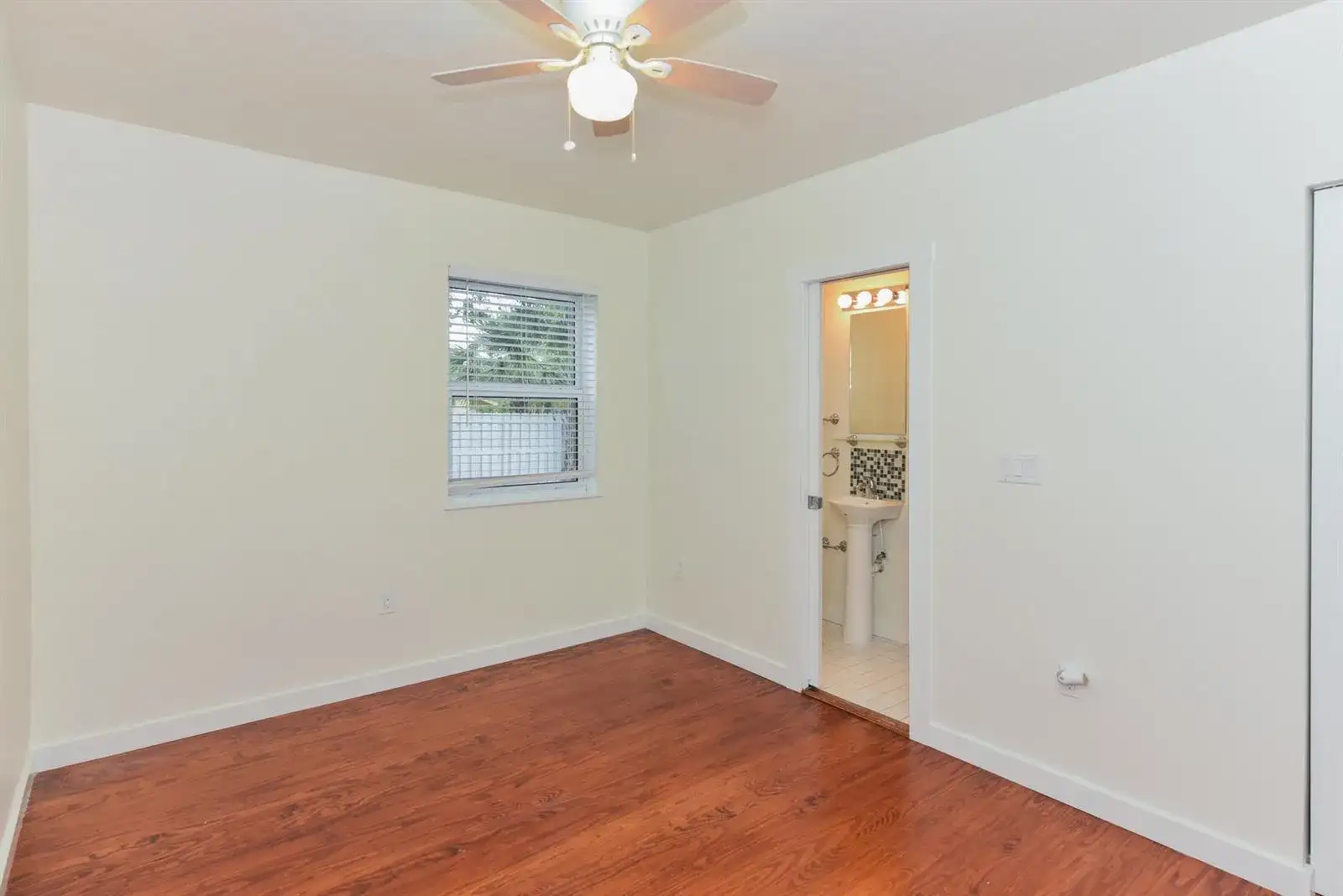 717 2nd Ave # 5, FL 33460 photo 4