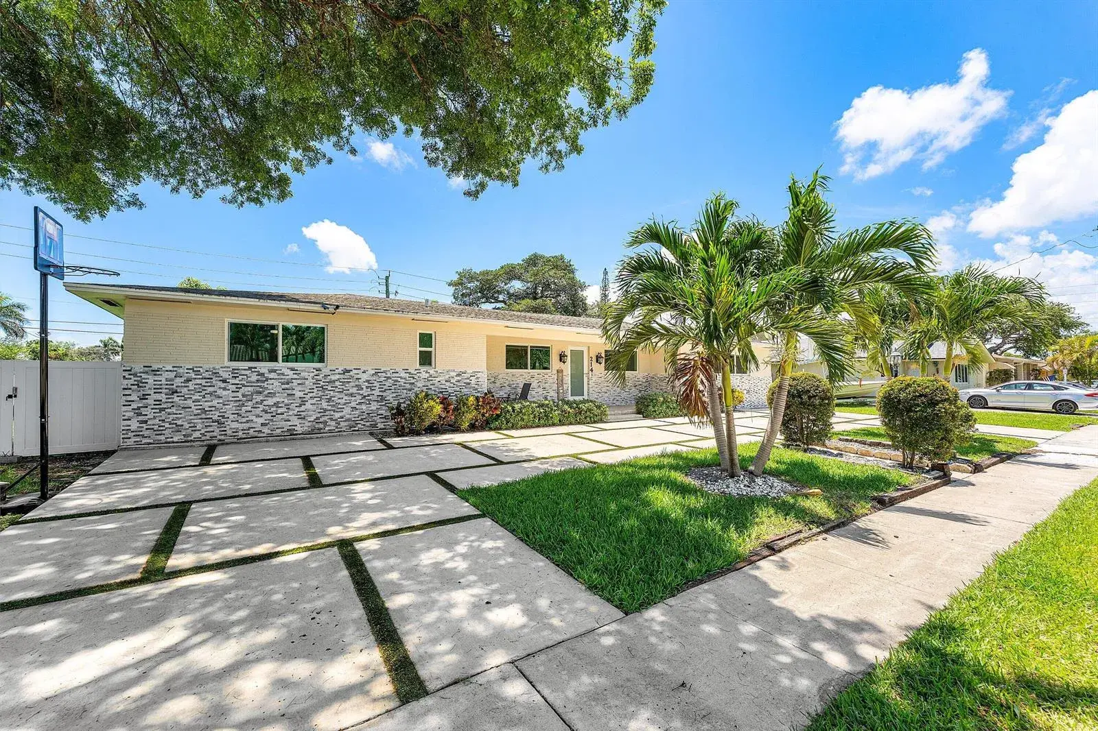 214 SE 5th Street, Dania Beach FL 33004