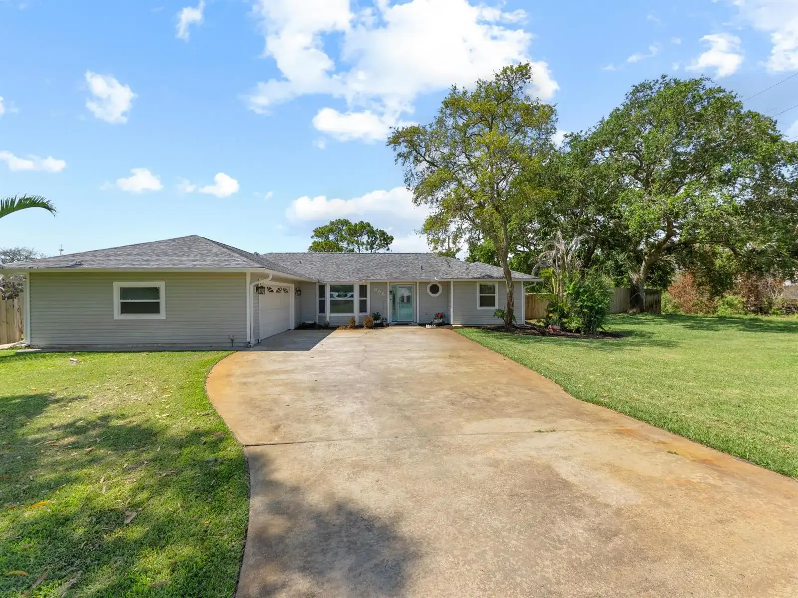 698 Fischer Drive, Sebastian FL 32958 photo 2