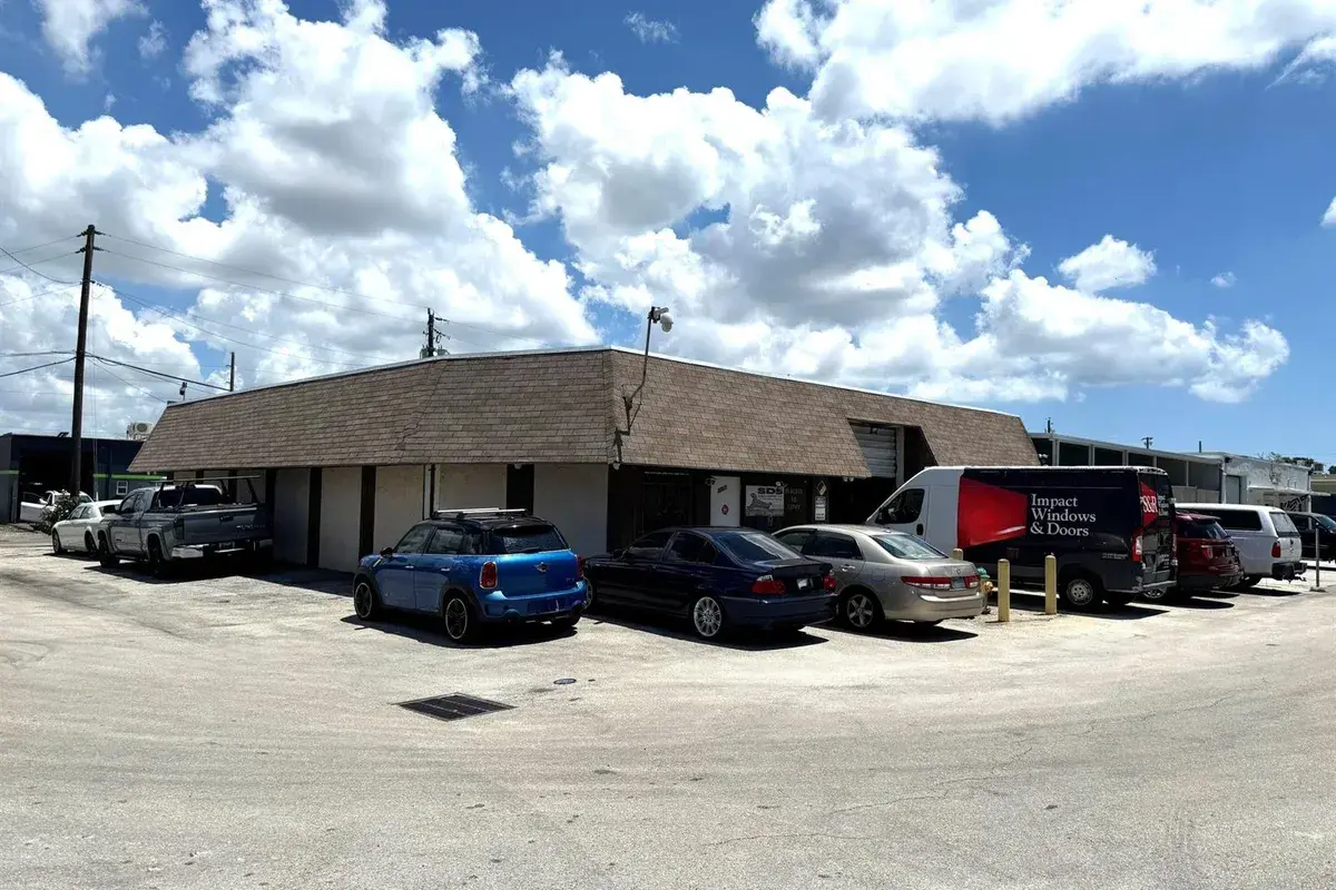 2355 NW 30th Street, Oakland Park FL 33311
