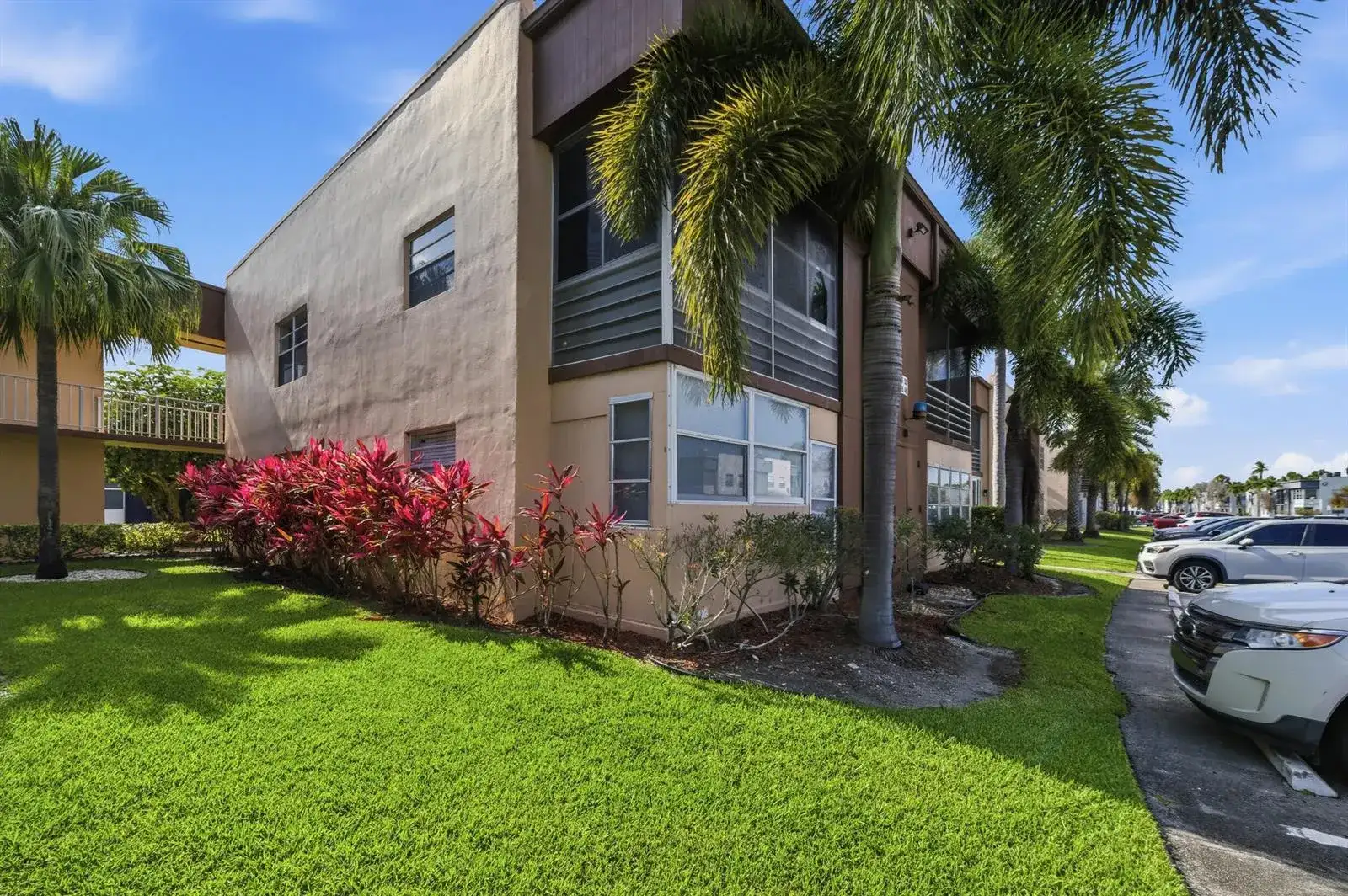 519 Burgundy K, Delray Beach FL 33484 photo 2