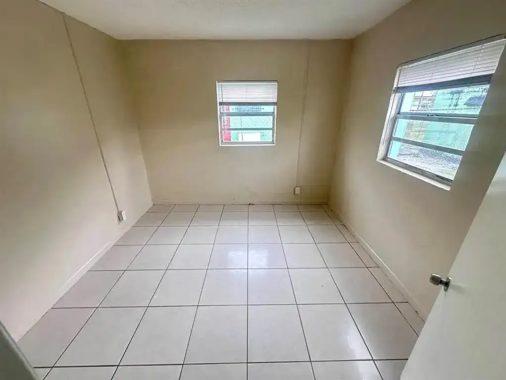 633 NW 15th Terrace, Fort Lauderdale FL 33311 photo 4