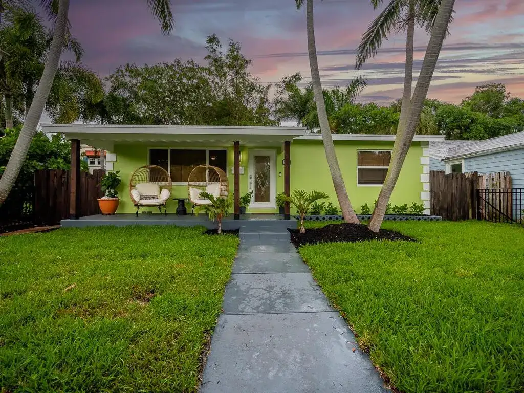 418 N Palmway, FL 33460 photo 3
