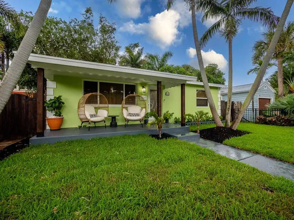 418 N Palmway, FL 33460 photo 4
