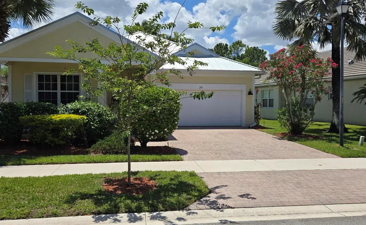 195 NW Willow Grove Avenue, Port St. Lucie FL 34986