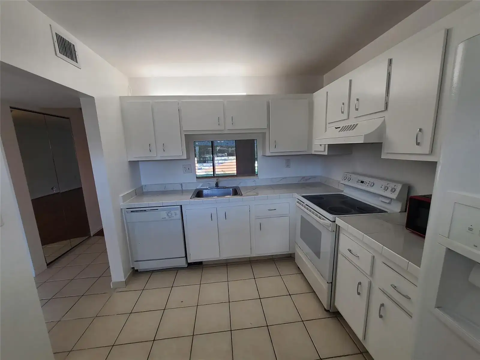 1810 SW 81st Avenue # 2400, North Lauderdale FL 33068 photo 3