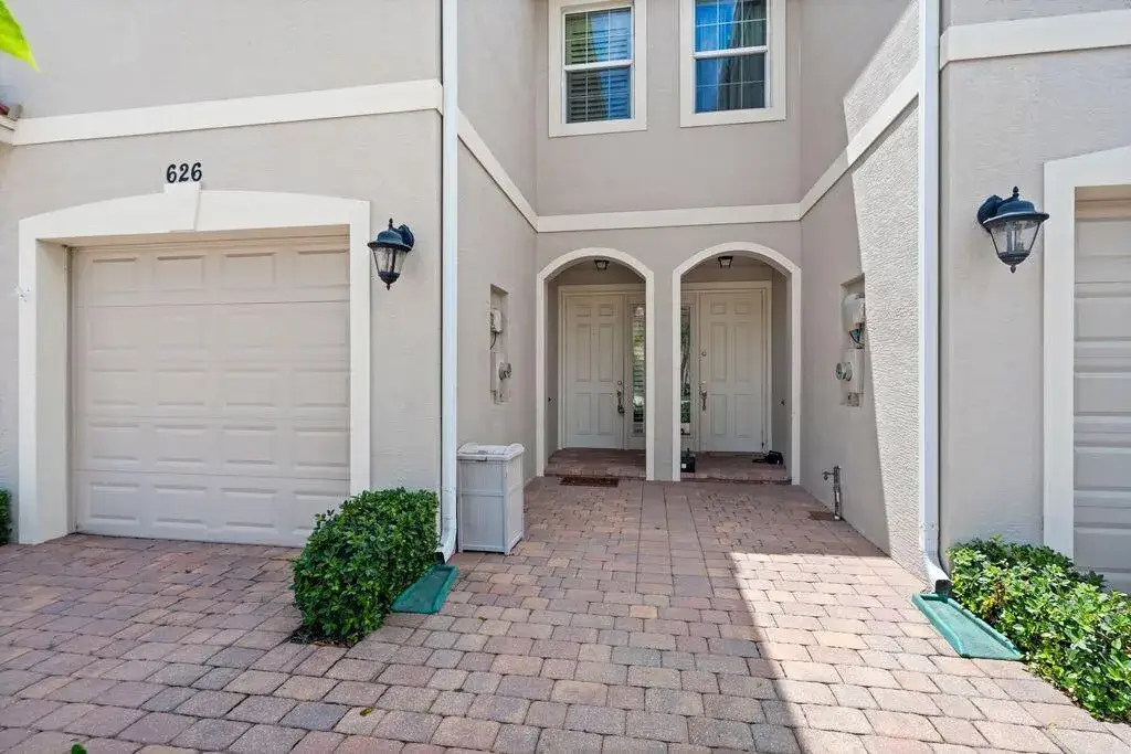 626 SW Glen Crest Way, Stuart FL 34997