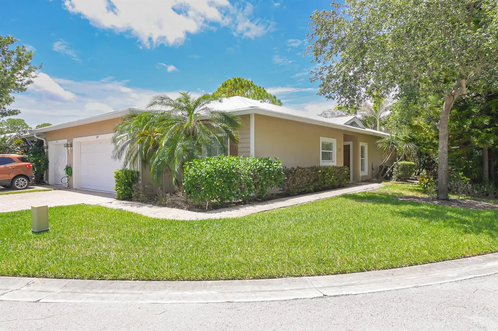 649 NE Bent Paddle Lane, Port St. Lucie FL 34983 photo 2
