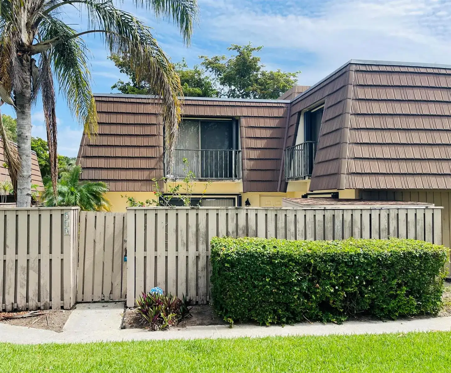 713 7th Court, Palm Beach Gardens FL 33410 photo 2