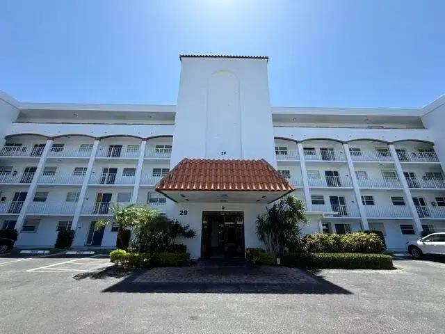 29 Yacht Club Drive # 304, North Palm Beach FL 33408