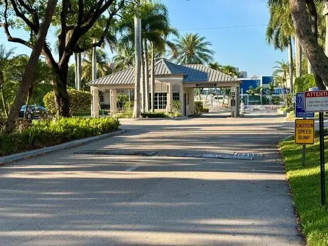 21 Royal Palm Way # 2020, Boca Raton FL 33432