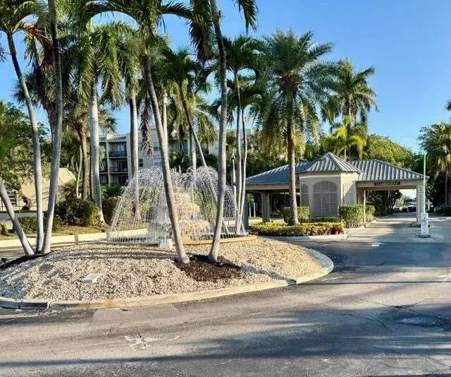 21 Royal Palm Way # 2020, Boca Raton FL 33432