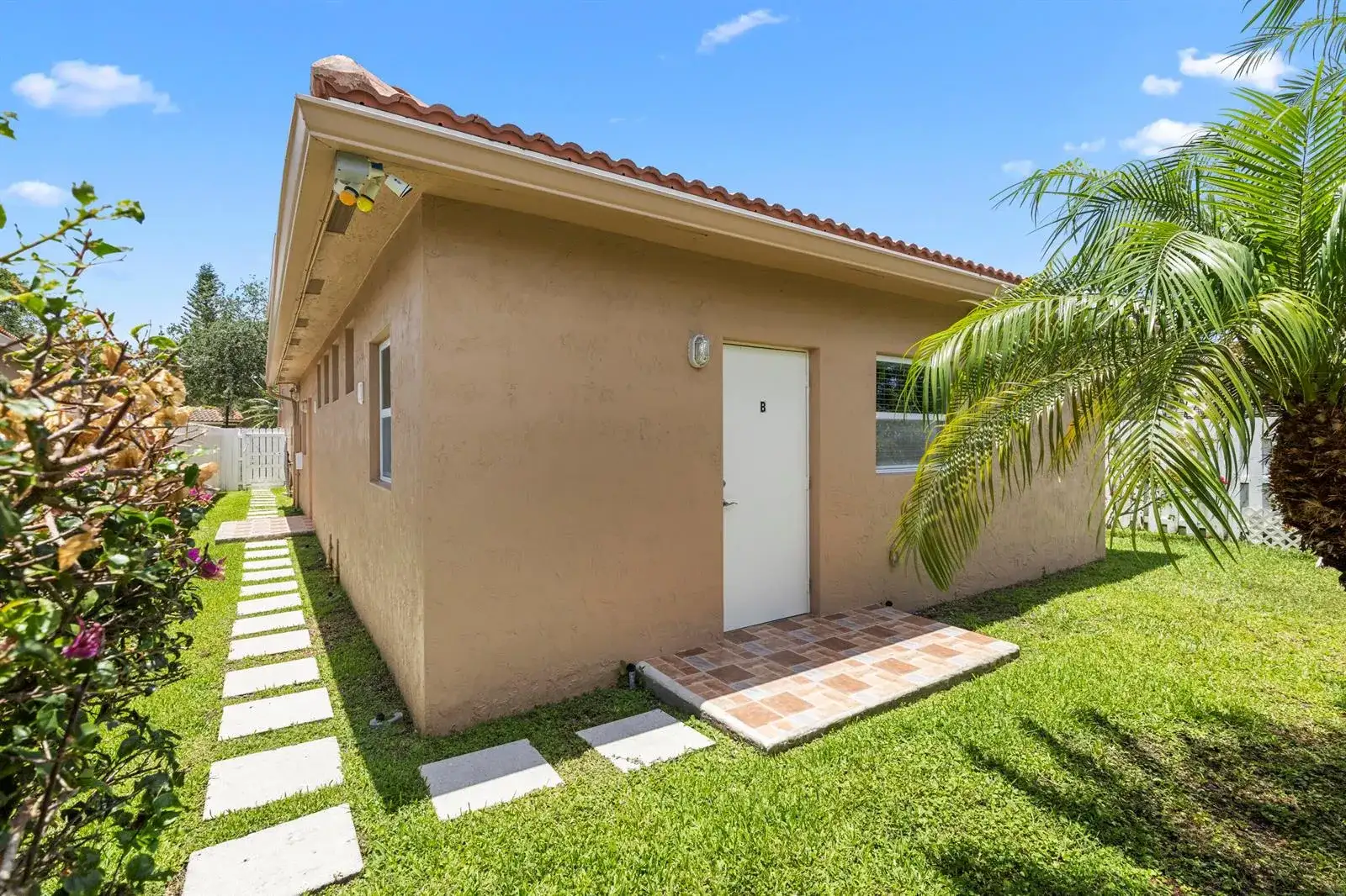 907 Stanton Drive, Weston FL 33326 photo 3