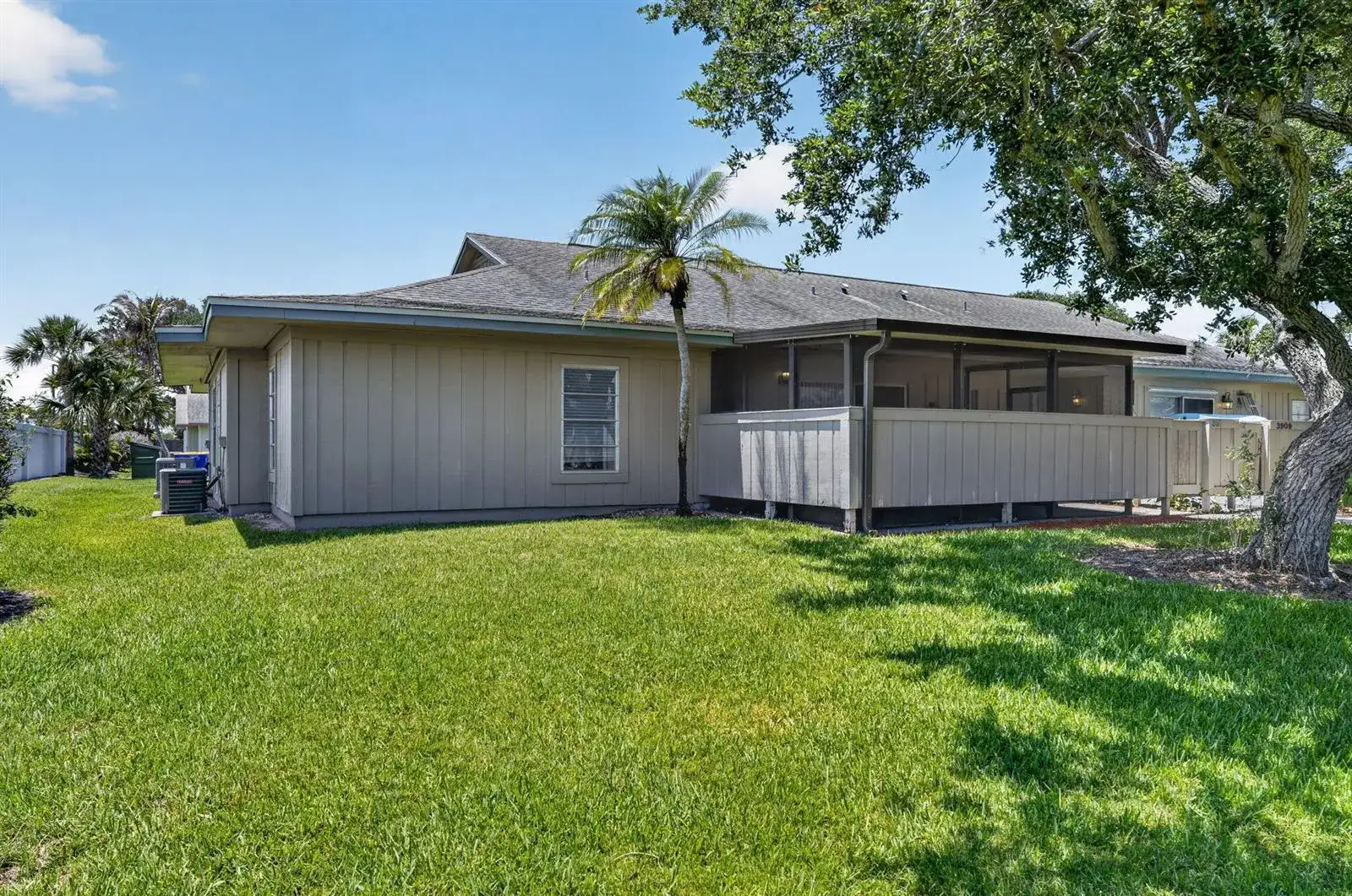 3911 NW Cinnamon Tree Circle, Jensen Beach FL 34957 photo 3