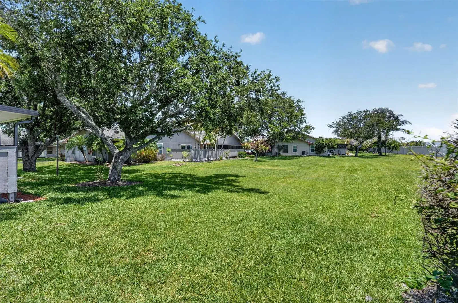 3911 NW Cinnamon Tree Circle, Jensen Beach FL 34957 photo 4
