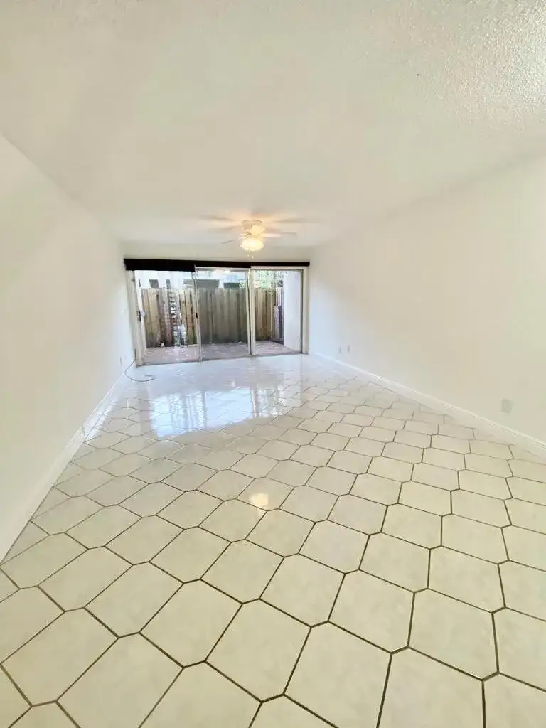 15385 S Dixie Highway # 12, Palmetto Bay FL 33157 photo 4