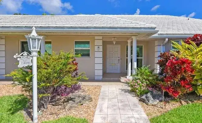 437 French Royale Circle, Atlantis FL 33462 photo 2