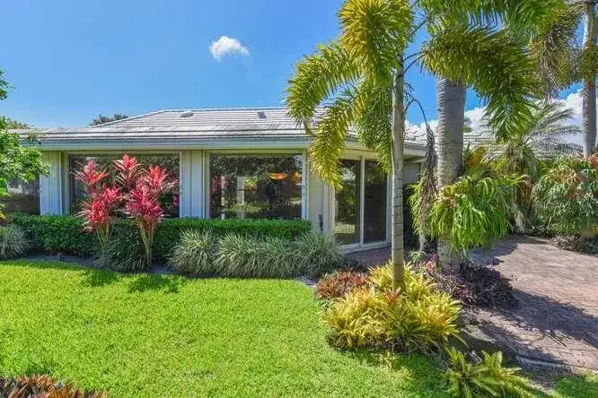 437 French Royale Circle, Atlantis FL 33462 photo 4