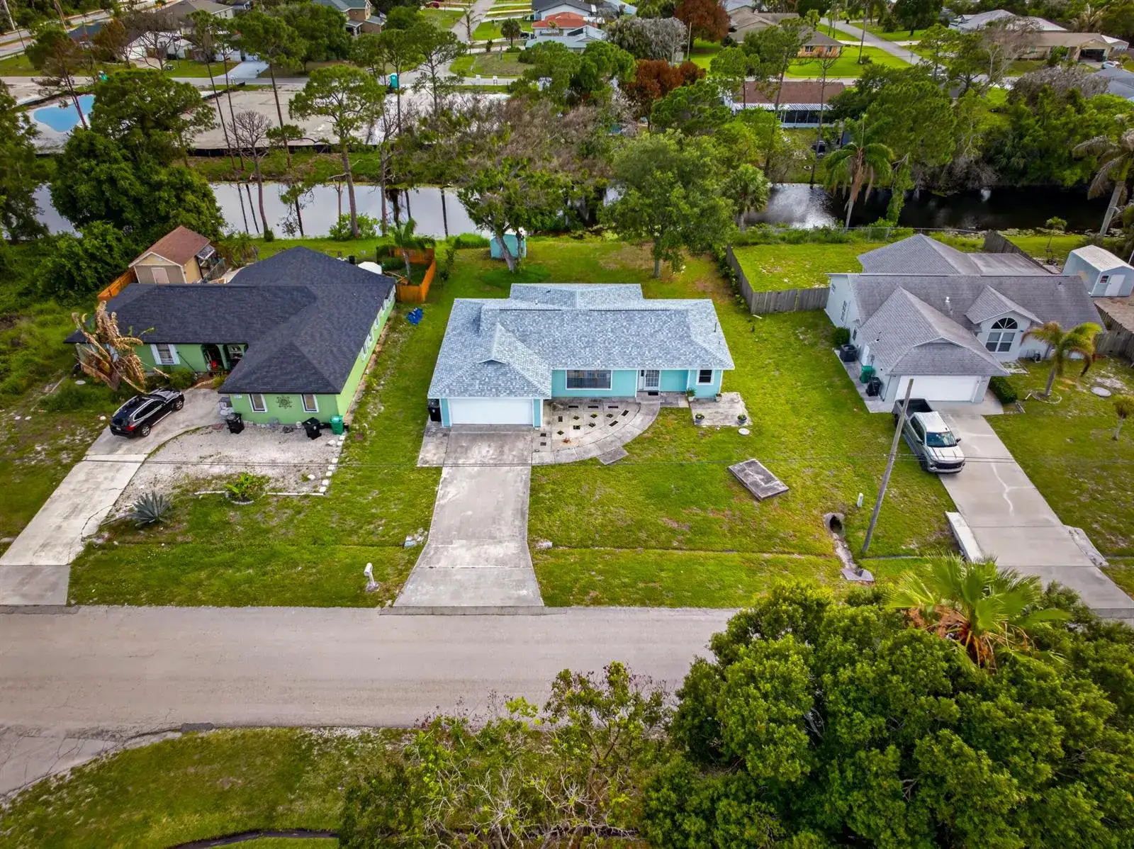 662 SE Essex Drive, Port St. Lucie FL 34984 photo 3