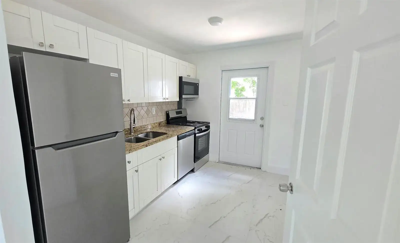 2849 NE 13th Avenue, Pompano Beach FL 33064 photo 3
