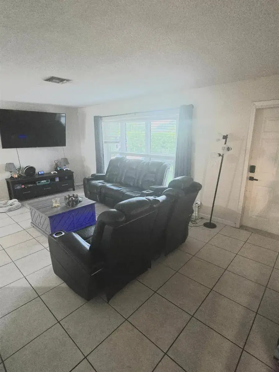 6340 NW 32nd Avenue, Fort Lauderdale FL 33309