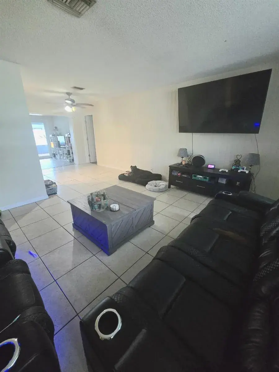 6340 NW 32nd Avenue, Fort Lauderdale FL 33309