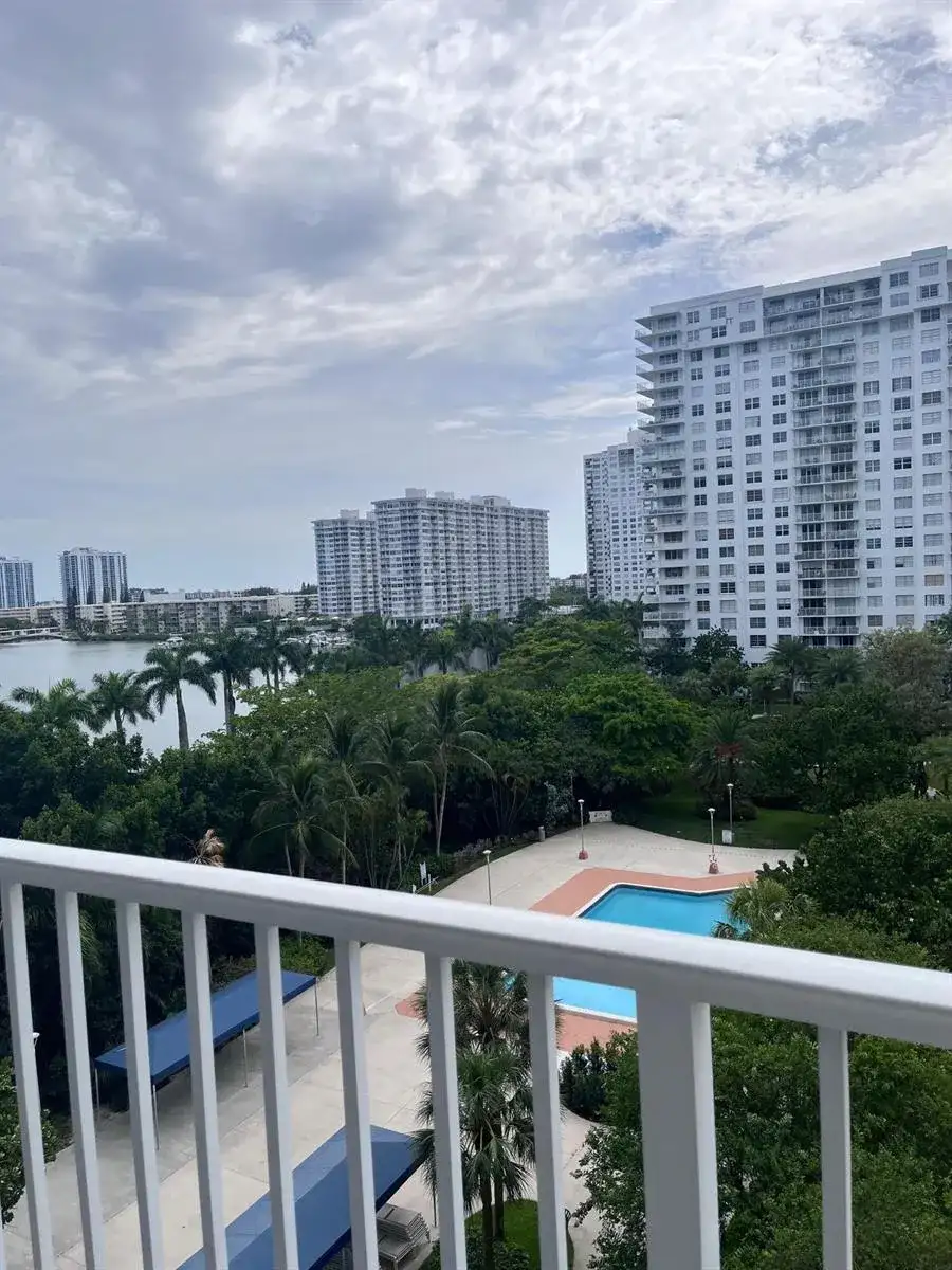2851 NE 183rd Street, Aventura FL 33160 photo 3