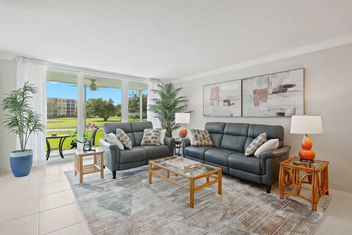 3700 Oaks Clubhouse Drive # 106, Pompano Beach FL 33069