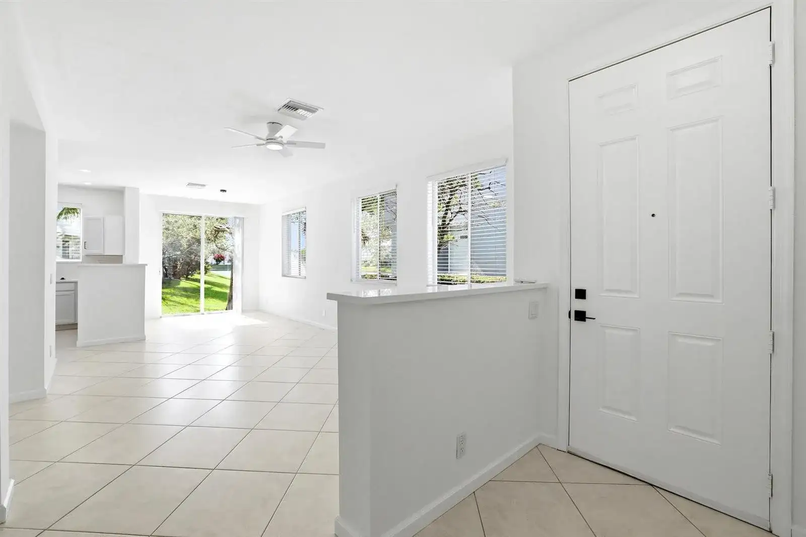 3068 Laurel Ridge Circle, Riviera Beach FL 33404 photo 2