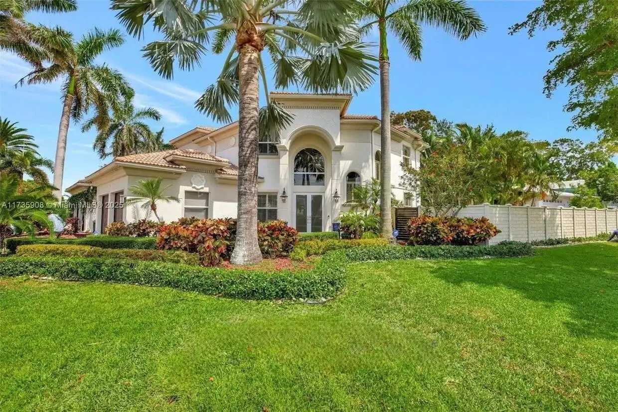 2844 NE 26th Avenue, Lighthouse Point FL 33064