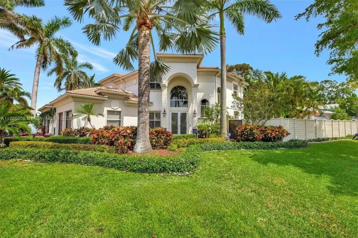 2844 NE 26th Avenue, Lighthouse Point FL 33064