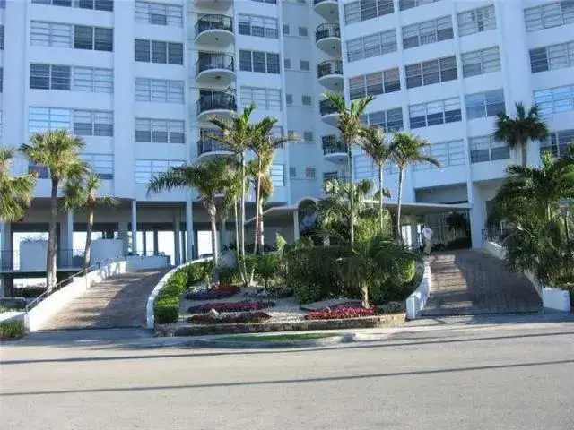 11930 N Bayshore Drive N # 706, North Miami FL 33181
