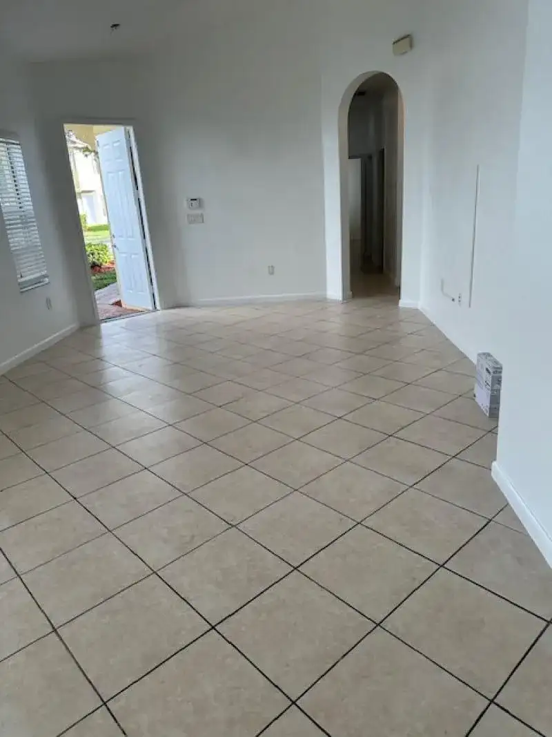 1056 NE 39th Avenue, Homestead FL 33033 photo 2