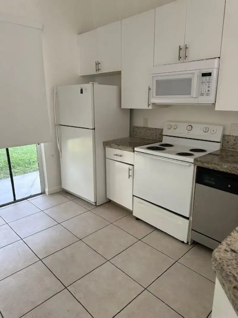 1056 NE 39th Avenue, Homestead FL 33033 photo 3