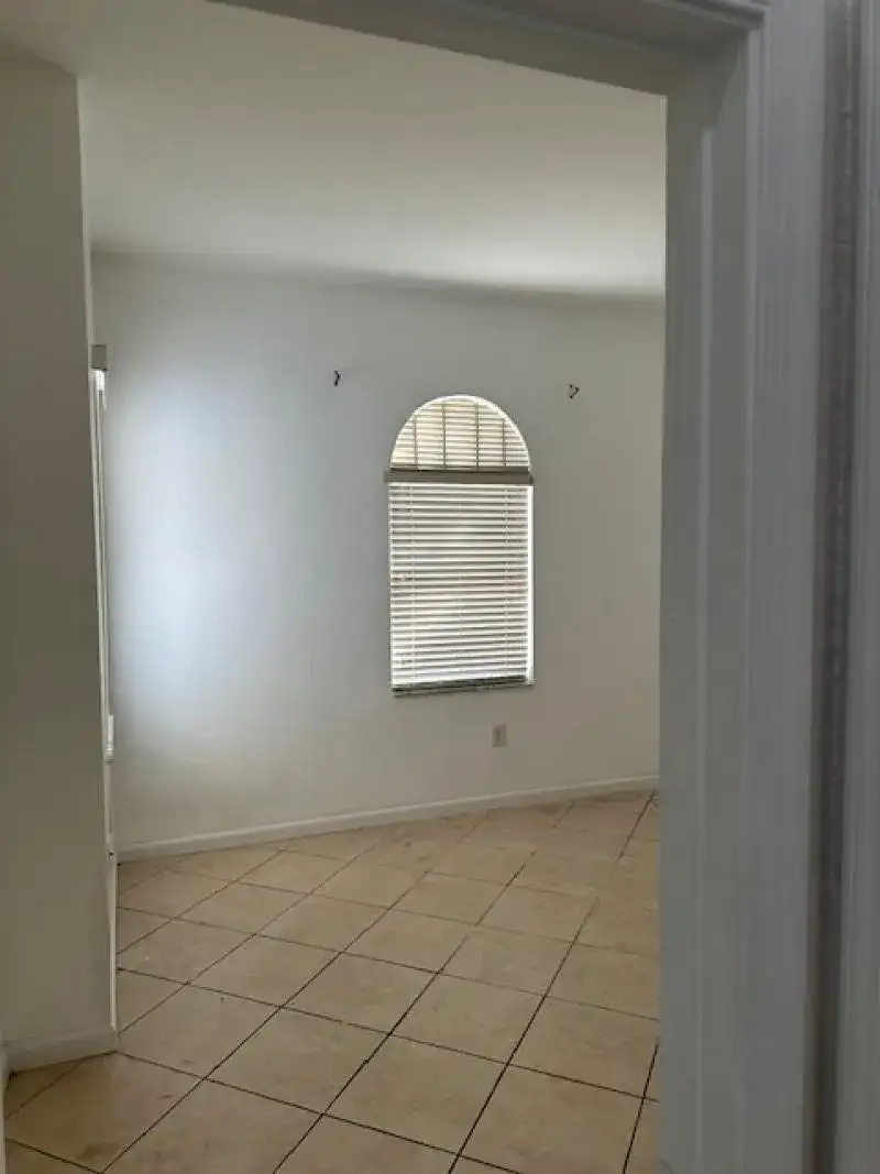 1056 NE 39th Avenue, Homestead FL 33033 photo 4