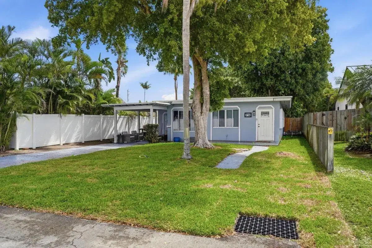 712 NE 10th Avenue, Pompano Beach FL 33060 photo 2