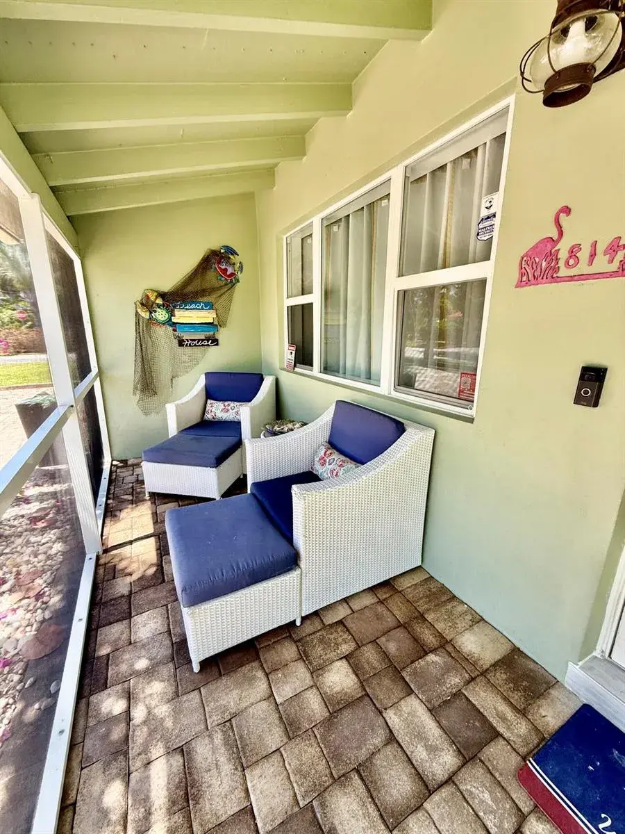 814 S Lake Drive, Lantana FL 33462 photo 2
