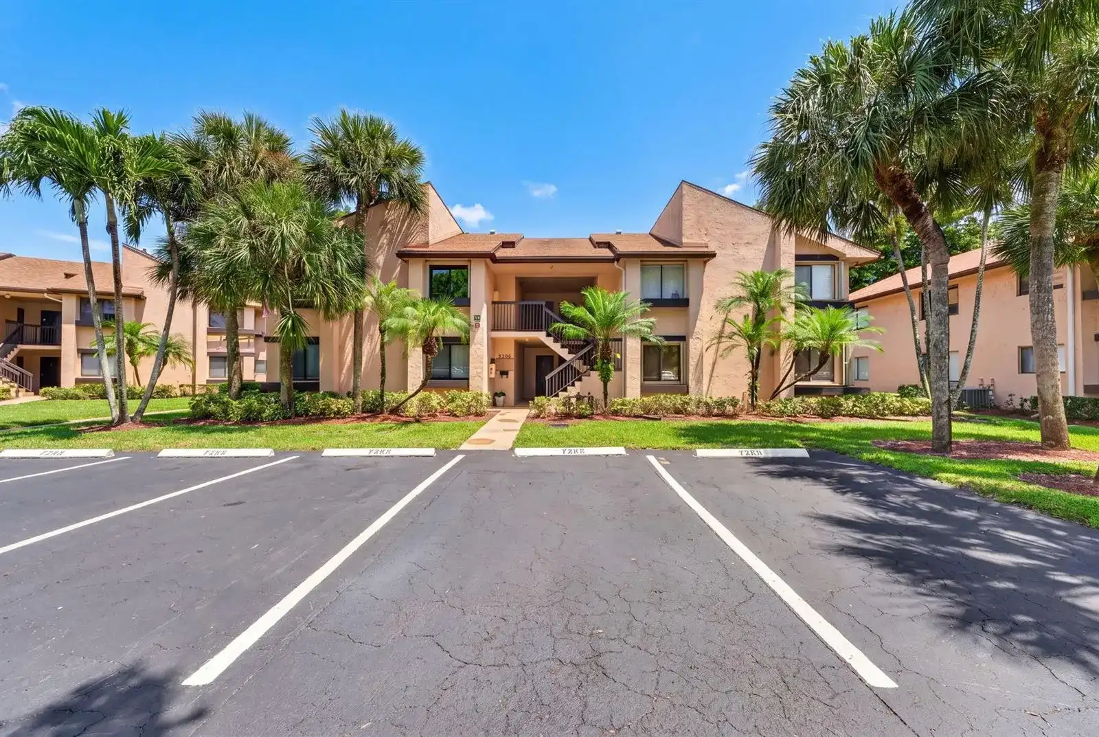 2240 SW 92nd Terrace # 2402, Davie FL 33324